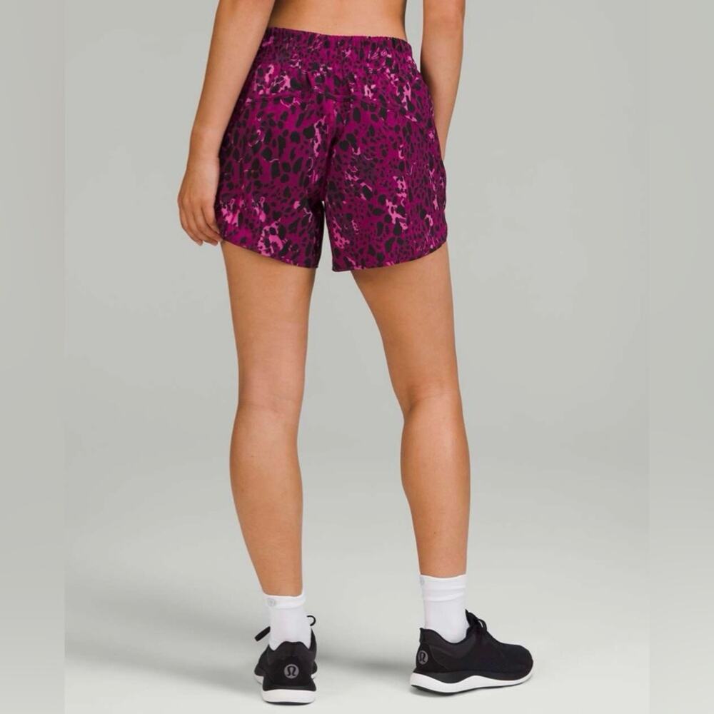 Lululemon Track That Mi-Rise Lined Short 5" Size 4 - Picture 3 of 9